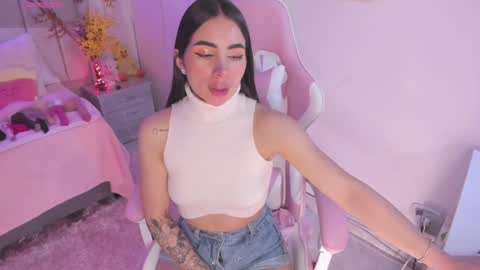 Snapshot of tammy_w chatting on 12-13-24, 07:32 Tammy online show from 12-13-24, 07:32