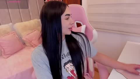 Snapshot of tammy_w chatting on 09-13-25, 07:02 Tammy online show from 09-13-25, 07:02