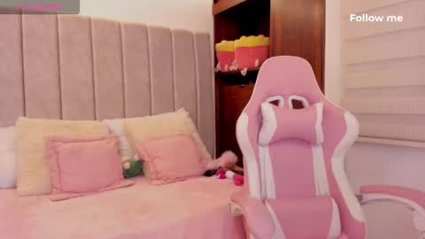 Snapshot of tammy_w chatting on 09-19-25, 09:37 Tammy online show from 09-19-25, 09:37