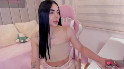 Snapshot of tammy_w chatting on 10-13-25, 07:14 Tammy online show from 10-13-25, 07:14