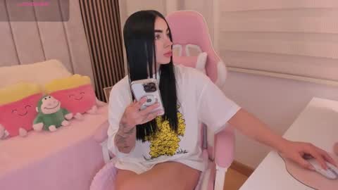 Snapshot of tammy_w chatting on 10-22-25, 06:07 Tammy online show from 10-22-25, 06:07