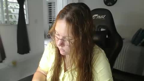 Snapshot of tamy_shine87 chatting on 02-21-26, 07:04 Im Samy online show from 02-21-26, 07:04