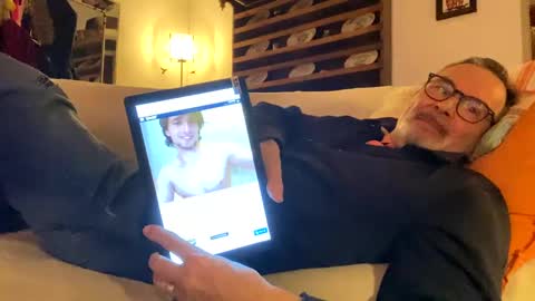 Dominique online show from 02-15-25, 09:48