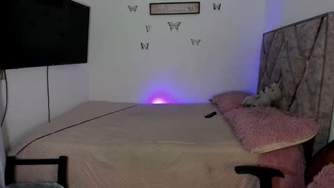 Snapshot of tania_rendon1 chatting on 11-26-25, 12:17 Tania online show from 11-26-25, 12:17