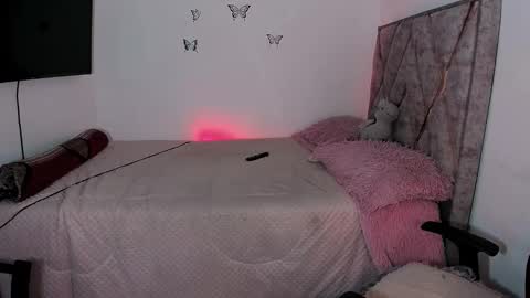 Snapshot of tania_rendon1 chatting on 11-28-25, 09:56 Tania online show from 11-28-25, 09:56