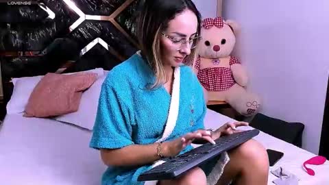 Tania online show from 04-10-26, 03:17