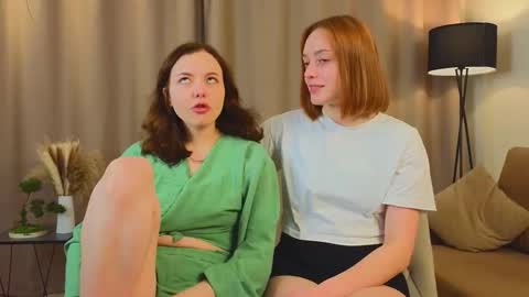 Snapshot of tanishamunshi chatting on 11-29-25, 04:15 Angela and Victoria online show from 11-29-25, 04:15