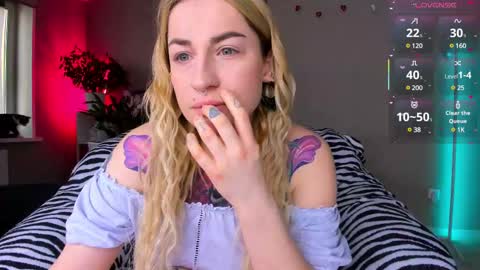 Snapshot of tanya_acid chatting on 02-24-25, 06:38 Tanya acid online show from 02-24-25, 06:38