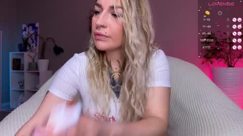 Snapshot of tanya_acid chatting on 11-16-25, 02:50 Tanya acid online show from 11-16-25, 02:50