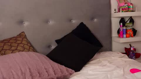 Snapshot of tanyakrosss chatting on 12-18-25, 06:30 Tania online show from 12-18-25, 06:30