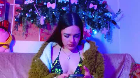 Snapshot of tara_hs chatting on 12-04-25, 01:59 online show from 12-04-25, 01:59