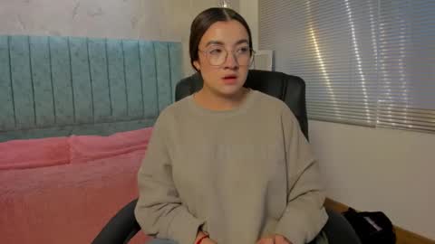 Snapshot of tara_parker chatting on 02-11-26, 12:10 Tara online show from 02-11-26, 12:10