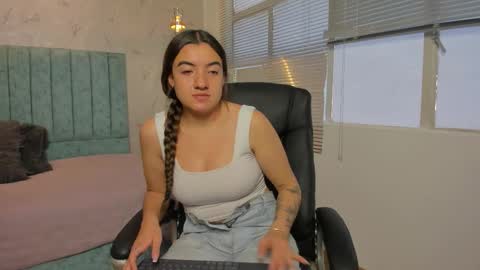 Snapshot of tara_parker chatting on 03-09-26, 12:53 Tara online show from 03-09-26, 12:53