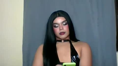 Snapshot of tarahriches chatting on 10-29-25, 06:31 tarahriches online show from 10-29-25, 06:31