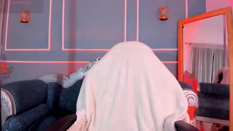 Snapshot of tarataylorr chatting on 11-21-25, 02:43 Tara online show from 11-21-25, 02:43