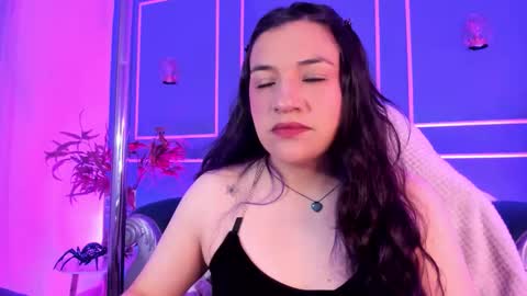 Snapshot of tarataylorr chatting on 12-14-25, 02:17 Tara online show from 12-14-25, 02:17