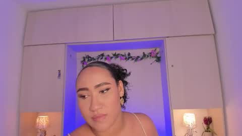  T A R A  online show from 11-05-25, 04:12