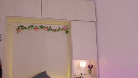  T A R A  online show from 11-26-25, 04:13