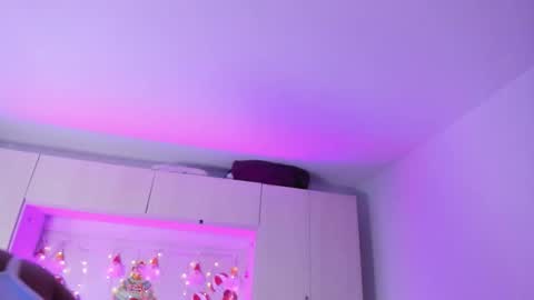  T A R A  online show from 12-17-25, 04:07