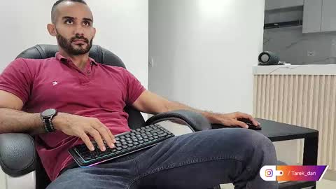 Snapshot of tarek_dan chatting on 02-25-25, 11:08 Tarek online show from 02-25-25, 11:08