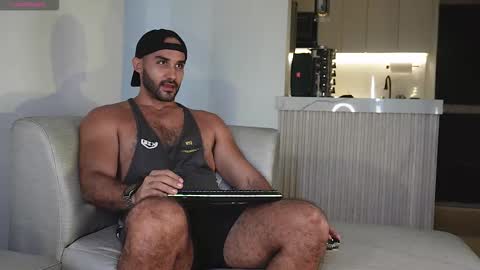Snapshot of tarek_dan chatting on 10-07-25, 08:50 Tarek online show from 10-07-25, 08:50