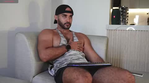 Snapshot of tarek_dan chatting on 10-08-25, 12:14 Tarek online show from 10-08-25, 12:14