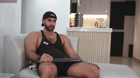 Snapshot of tarek_dan chatting on 10-10-25, 01:04 Tarek online show from 10-10-25, 01:04