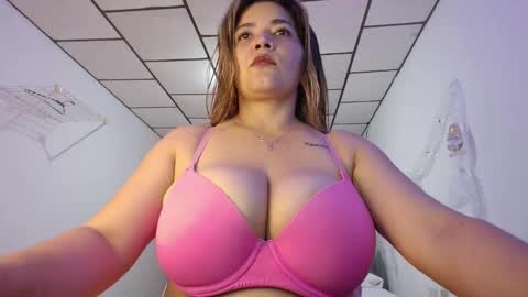 Snapshot of tarra_rios chatting on 01-08-26, 11:07 tara rios online show from 01-08-26, 11:07