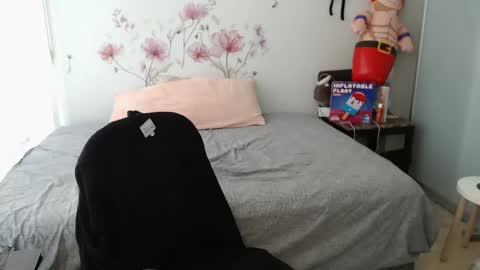Snapshot of tarralicious chatting on 02-13-25, 07:42 Tarra Rose online show from 02-13-25, 07:42