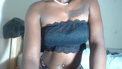Snapshot of tash14 chatting on 10-17-25, 03:36 Tash online show from 10-17-25, 03:36