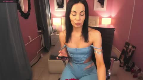 Snapshot of tashahoney chatting on 02-09-25, 09:39 Tasha online show from 02-09-25, 09:39