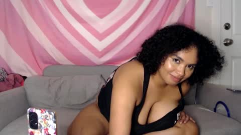 Snapshot of tasteekitty chatting on 01-06-25, 10:46 Tastee Kitty online show from 01-06-25, 10:46