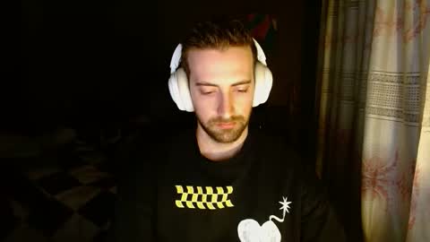 Snapshot of tastemyboner chatting on 01-08-26, 01:41 tastemyboner online show from 01-08-26, 01:41