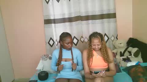 Snapshot of tastie_t chatting on 10-26-25, 10:10 tastie_t online show from 10-26-25, 10:10