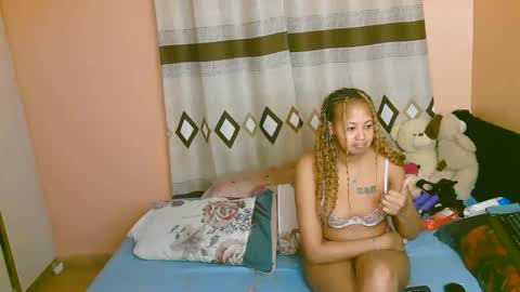 Snapshot of tastie_t chatting on 10-27-25, 12:26 tastie_t online show from 10-27-25, 12:26