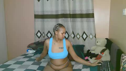 Snapshot of tastie_t chatting on 12-14-25, 10:47 tastie_t online show from 12-14-25, 10:47