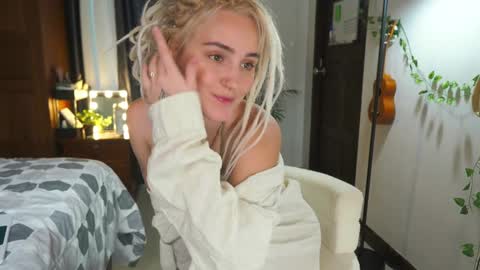 RHEA  pronanciation like Reya   online show from 01-10-25, 08:29