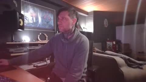 tat2edtoy online show from 02-18-25, 07:52