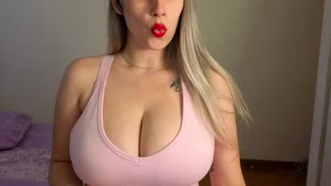 Snapshot of tateisblonde chatting on 07-04-26, 01:39 tateisblonde online show from 07-04-26, 01:39