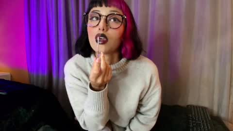 Snapshot of tati_cardenas chatting on 03-08-25, 07:27 AME online show from 03-08-25, 07:27