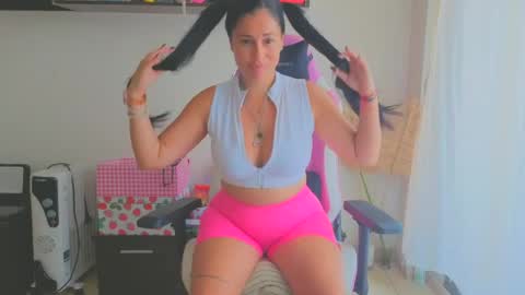 Snapshot of tatiana2224 chatting on 06-12-26, 08:35 tatiana2224 online show from 06-12-26, 08:35