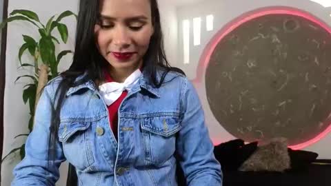 Snapshot of tatiana_branc chatting on 12-13-25, 08:47 Tatiana Br online show from 12-13-25, 08:47