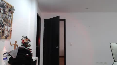 Snapshot of tatianaaah chatting on 12-17-25, 04:35 Morgan online show from 12-17-25, 04:35