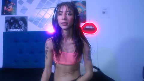 Snapshot of tatis_blux chatting on 12-12-24, 11:25 Tatiana  online show from 12-12-24, 11:25