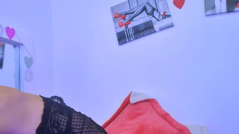 Snapshot of tatis_blux chatting on 12-23-24, 06:27 Tatiana  online show from 12-23-24, 06:27