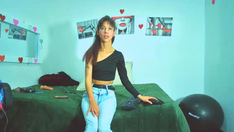 Snapshot of tatis_blux chatting on 01-17-25, 09:39 Tatiana  online show from 01-17-25, 09:39