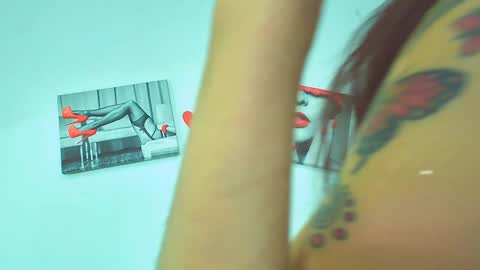 Snapshot of tatis_blux chatting on 01-25-25, 03:30 Tatiana  online show from 01-25-25, 03:30