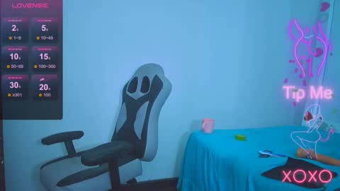 Snapshot of tatis_blux chatting on 02-25-25, 08:30 Tatiana  online show from 02-25-25, 08:30