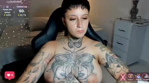 Snapshot of tatoo_girl chatting on 10-15-25, 07:36 jess online show from 10-15-25, 07:36