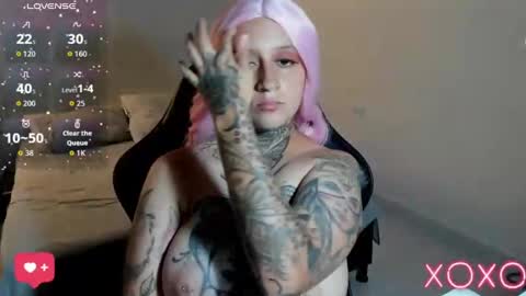 Snapshot of tatoo_girl chatting on 11-15-25, 07:43 jess online show from 11-15-25, 07:43